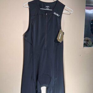 2XU Women's Core Trisuit Size L NWT